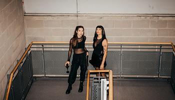 Amber Broos és Juliet Fox közös technója: itt a Comedown a Tomorrowland Musicnál