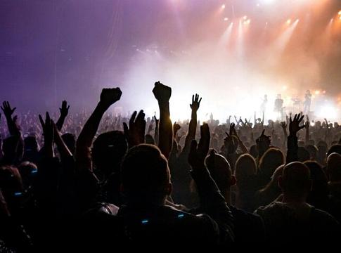Lollapalooza 2025: 460 000 látogató, történelmi fellépések és meglepetések Chicagóban
