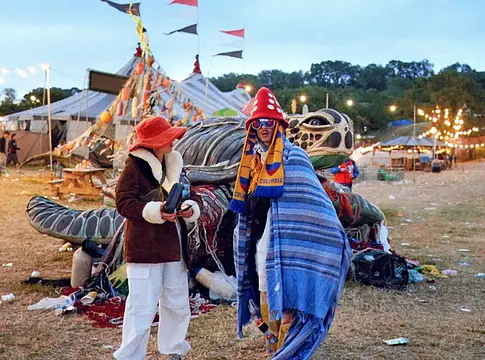 Fotókönyv a hajnali Glastonburyról: 4 és 8 óra között