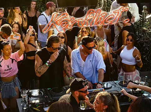 KONFLICT. nyárzáró rooftop bulit hoz Londonba az Eight Members Club tetejére