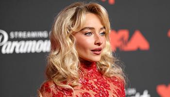 Sabrina Carpenter kiakadt: engedély nélkül használták fel a ‘Juno’ című dalát egy politikai videóban