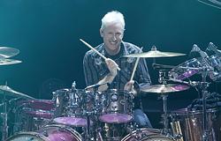 Josh Freese visszatér a Weezer dobosaként – újra együtt turnéznak Dél-Amerikában