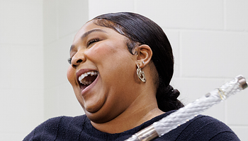 Lizzo újabb nagyot nyert a hosszan húzódó zaklatási perben