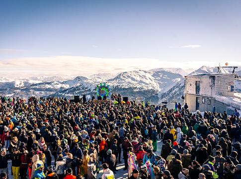 Rave on Snow 2025: elektronikus zene a havas Alpokban