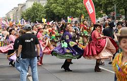 Veszélyben a Karneval der Kulturen: 250 ezer euró hiányzik a berlini fesztiválhoz