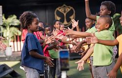Zene, művészet és esély: új iskolát nyitott a Tomorrowland Foundation Dél-Afrikában