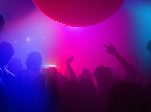 Új queer underground hullám Los Angeles éjszakájában