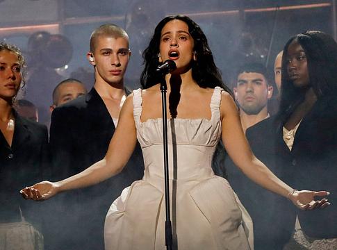 Rosalía Bad Bunny „Safaera” című dalával lepte meg a közönséget Mexikóban