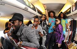 Kitiltást kockáztatnak a hangosan zenét hallgató utasok a United Airlines járatain