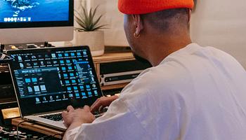 5 hatékony módszer az alkotói blokk leküzdésére producereknek