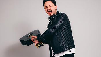 Hrag Beko visszatért az Adesso Musichoz: itt a „Let Me Tell You”