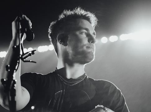 Sam Fender lemondta európai fellépéseit hangszálsérülés miatt