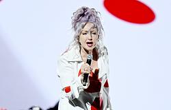 Cyndi Lauper leállította a bekiabálót a Las Vegas-i nyitóesten