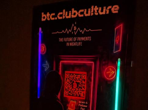 Bitcoin és Klubkultúra: Új irány a digitális fizetésben