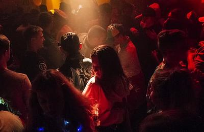 Ibiza szigorít: a klubok a DJ-ket is kitilthatják az illegális bulik után