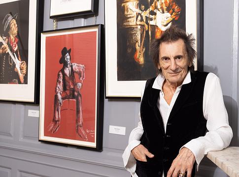 Ronnie Wood új Hendrix-portrékat mutatott be Londonban