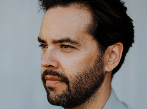 Helsloot lendületben: új album, nemzetközi figyelem és európai turné a Tinlickerrel