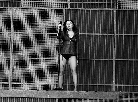 Charli XCX 2027-ben Európába hozza a Music, Fashion, Film turnét