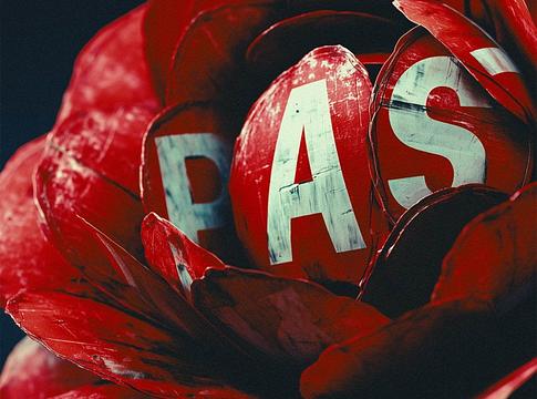 Mila Journée & Zafrir – Pas: futurisztikus klubhimnusz erős üzenettel