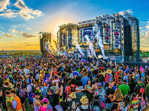 A vihar elmosta a Wicked Oaks Fesztivált Austinban