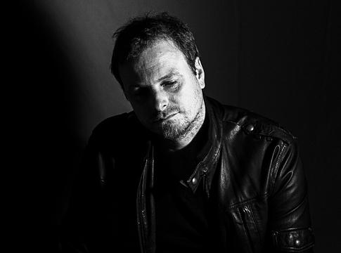 Hansgod új albuma, a Manifest a türelem és a hipnózis erejére épít