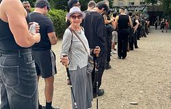 Egy idős turista lopta el a show-t a Berghain előtt, az internet azonnal beleszeretett