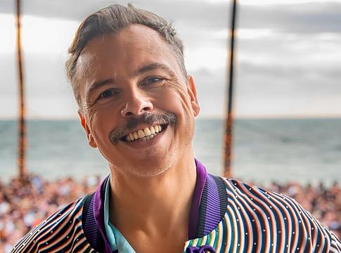 Purple Disco Machine kávézót nyit Drezdában – zene helyett gluténmentes fókusz