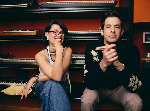 RAYE és Mark Ronson közös dala, a „Suzanne” új szintre emeli a soul-popot