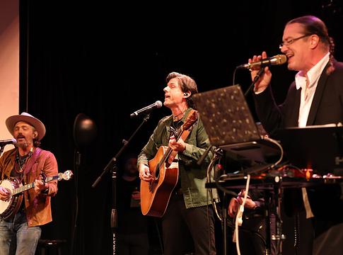 Mike Patton és az Avett Brothers nagy nyitása: Faith No More- és Mr Bungle-dalok is előkerültek