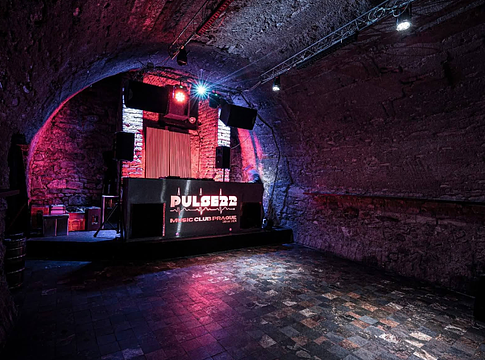 Bezár a prágai Pulse 22
