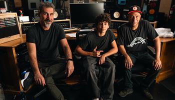 Tom Morello Serj Tankiannel és 15 éves fiával hozta ki az Adjourn It-et