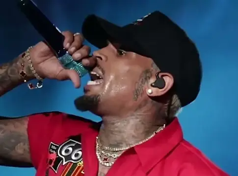 Elbukott Chris Brown 500 millió dolláros rágalmazási pere