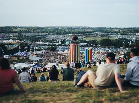 Kiderült, mikor indul a jegyértékesítés a Glastonbury 2027-re