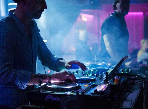 Flow a tánctéren és a képernyőn: ugyanaz a mechanika hajtja az élményt
