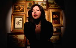 Lucy Dacus esküvőket vezet turnéja alatt – zenei koncertből életre szóló emlék