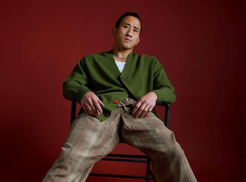 Florian Picasso sötétebb irányba lép a „Pretty Boy” kislemezzel