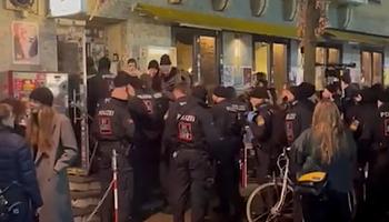 Rendőrségi razzia után per indul augsburgi klubvendégek részéről