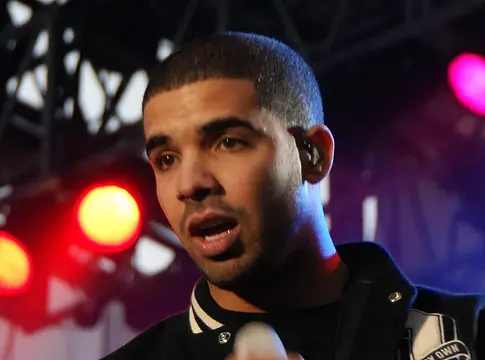 Drake 1,5 millió dollárt bukott a vb-döntőn, újra előkerült a „Drake Curse”