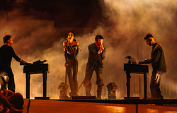 Nine Inch Noize fegyelmezett ipari rohamot vitt a Coachella Sahara színpadára