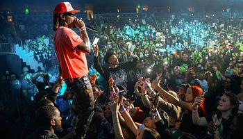 Offset kerekesszékben lépett színpadra az első koncertjén a lövöldözés óta