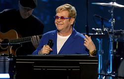Elton John befejezte új, „so different, so happy” albumát