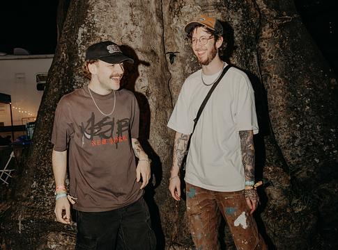 Of The Trees és LYNY közösen aDJák ki a basszusos „Hollow”-t