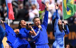 Robbie Williams mutatta be az első hivatalos FIFA-himnuszt a világbajnoki döntőn
