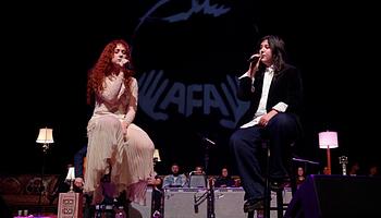 Lucy Dacus és Chappell Roan közösen lépett fel Mustafa jótékonysági koncertjén Los Angelesben