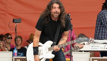 Dave Grohl villant: „These are too easy!” a Track Starban