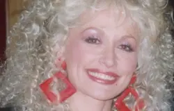 Dollyfesttel ünneplik Dolly Parton életművét 2027-ben