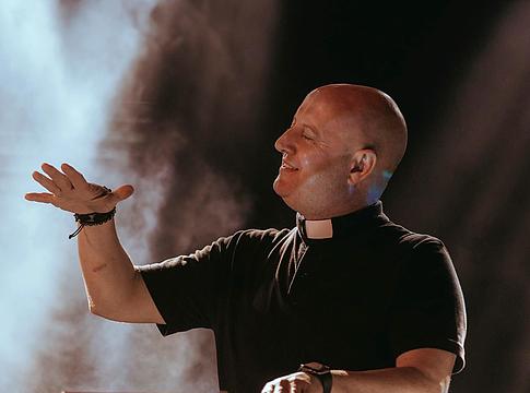 A kassai rave és a pápa áldása – különös találkozás a hit és az elektronikus zene között