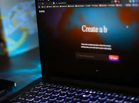 Suno–Warner Music: új licencmodell és nyitott kérdések 2026 felé