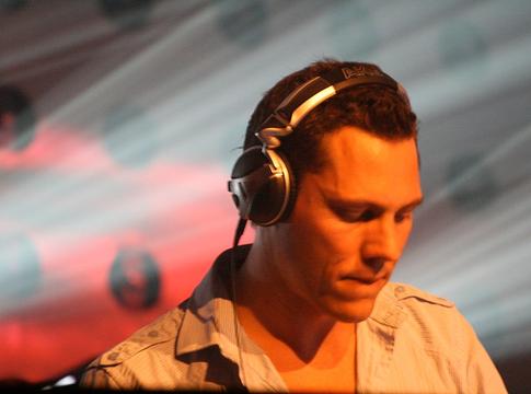 Tiësto megható pillanata: először lépett színpadra kislányával az EDC Orlandón