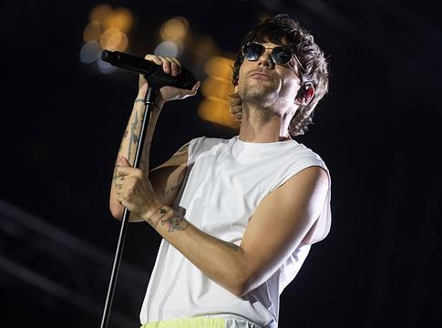 Louis Tomlinson: „Túl sok, túl fájdalmas” – ismét kiállt az összeesküvés-elméletek ellen